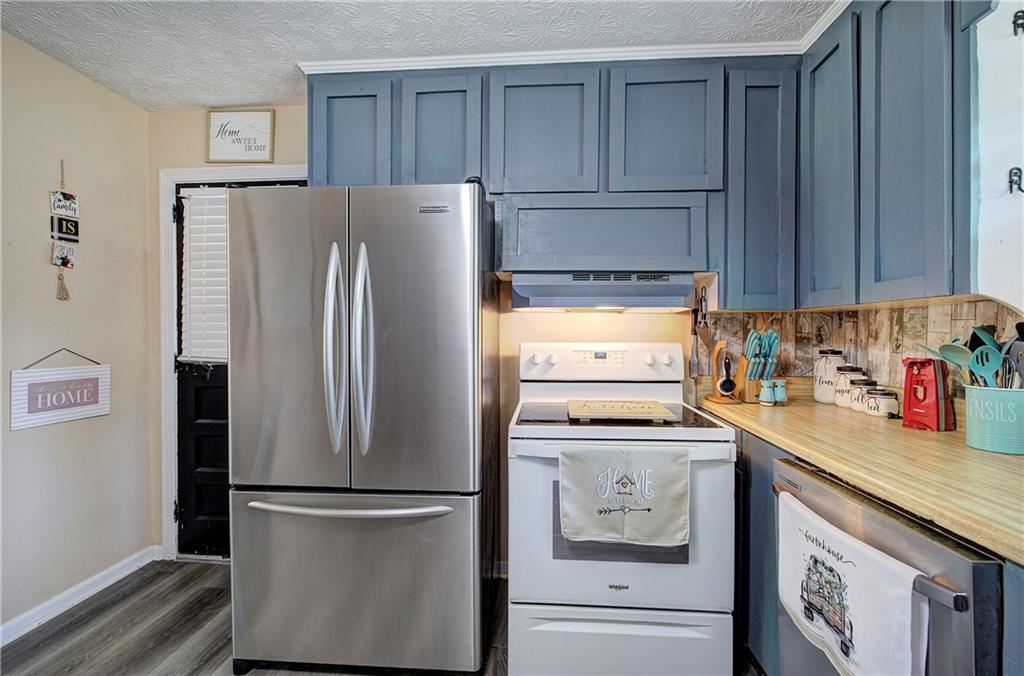 21 Sandy Beach Terrace NW