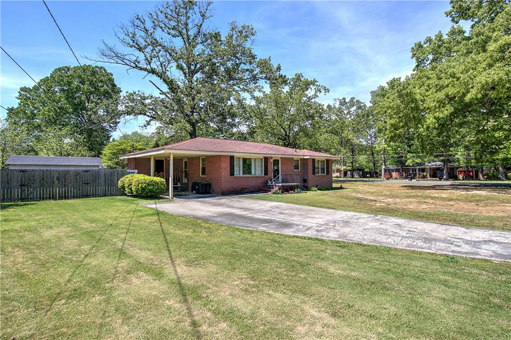 21 Sandy Beach Terrace NW