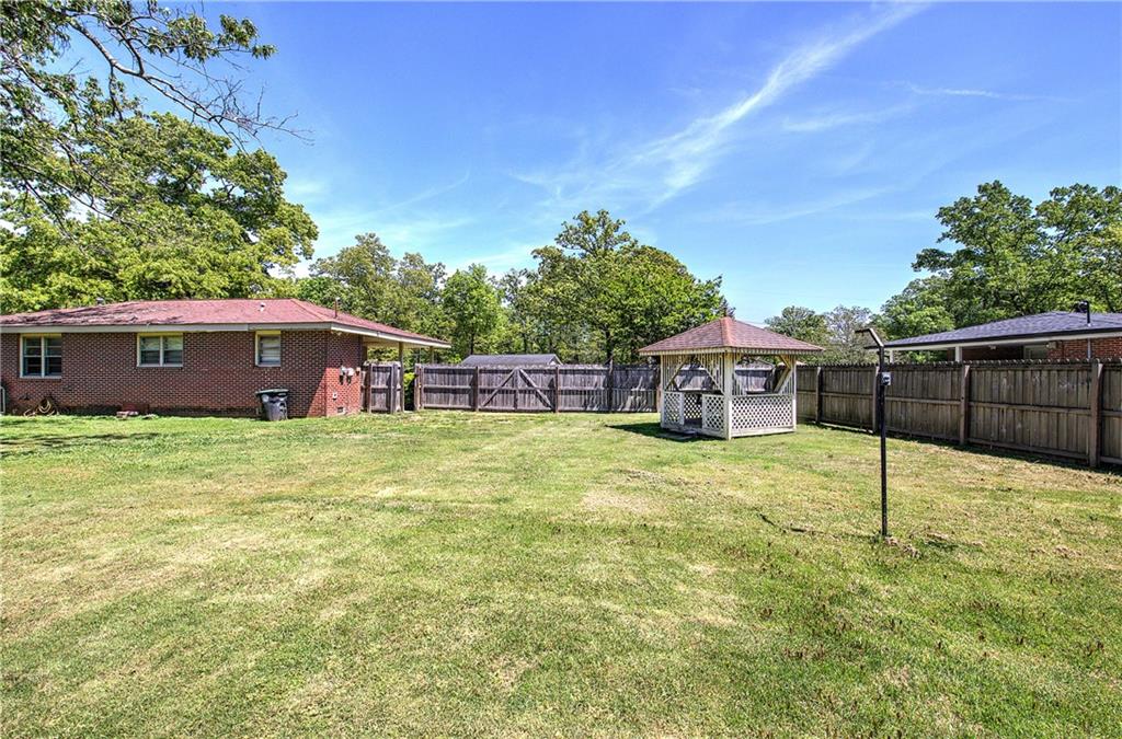 21 Sandy Beach Terrace NW