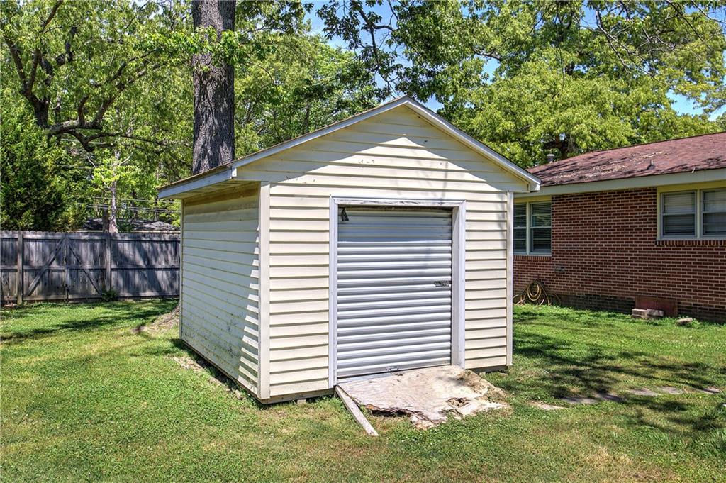 21 Sandy Beach Terrace NW