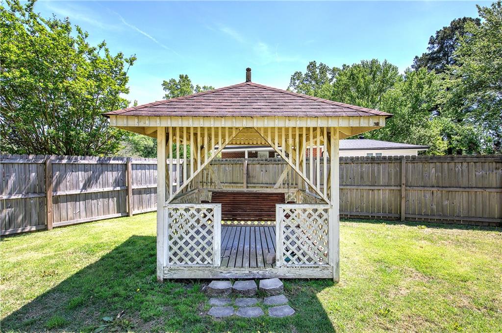 21 Sandy Beach Terrace NW
