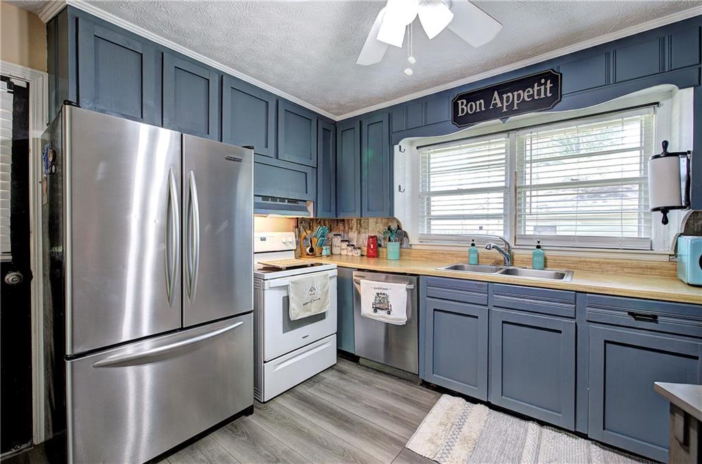 21 Sandy Beach Terrace NW