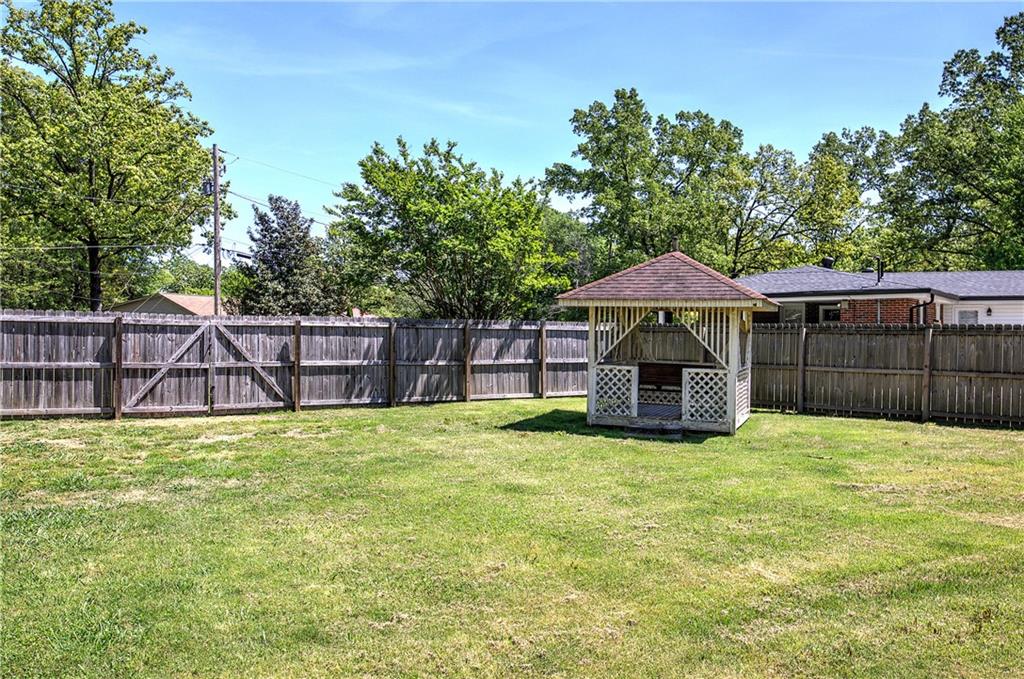 21 Sandy Beach Terrace NW