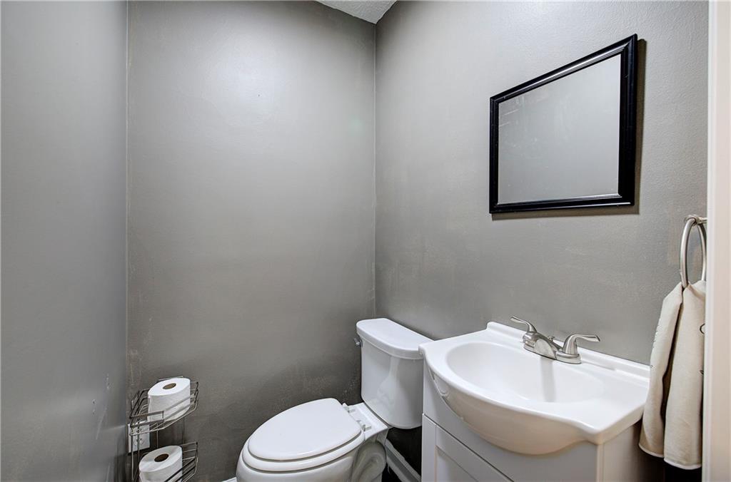 21 Sandy Beach Terrace NW