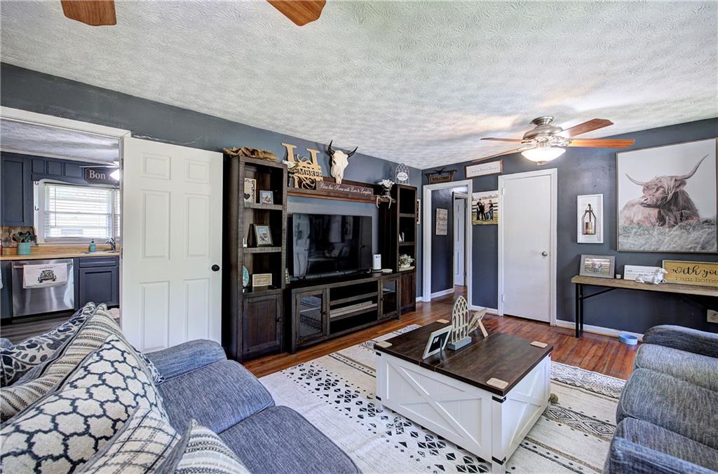 21 Sandy Beach Terrace NW