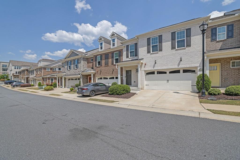 221 Ellis Lane