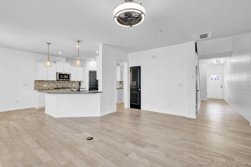 221 Ellis Lane