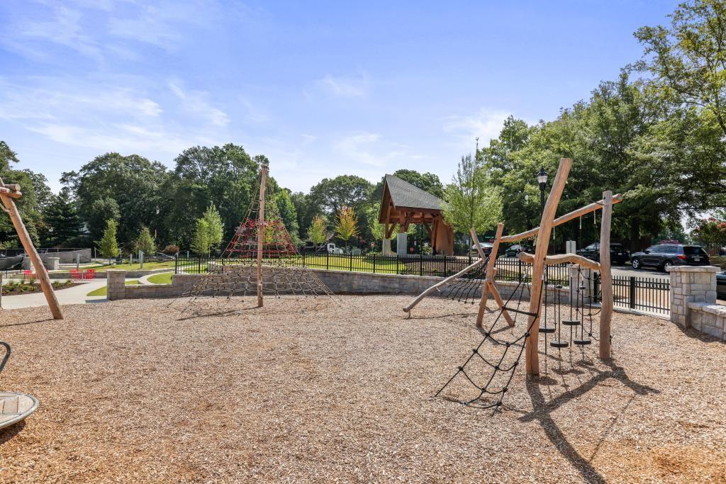 1032 Creatwood Circle