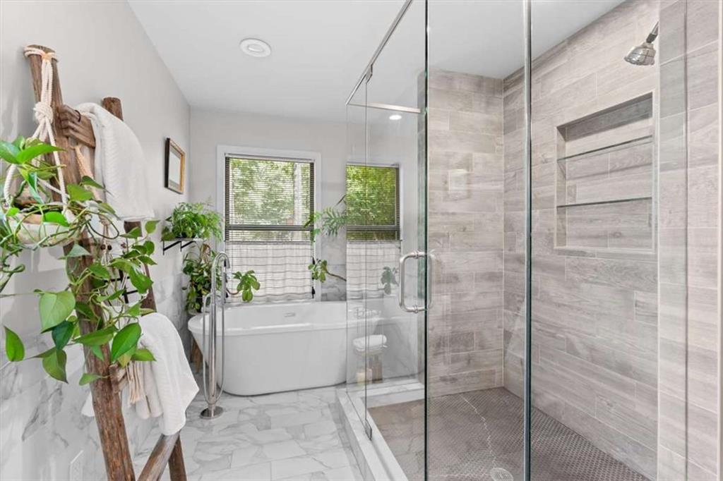 4262 Loch Highland Parkway