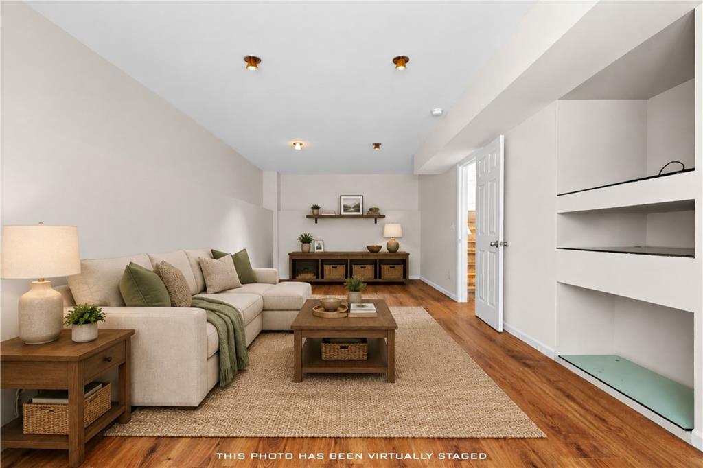 1695 Cedar Hill