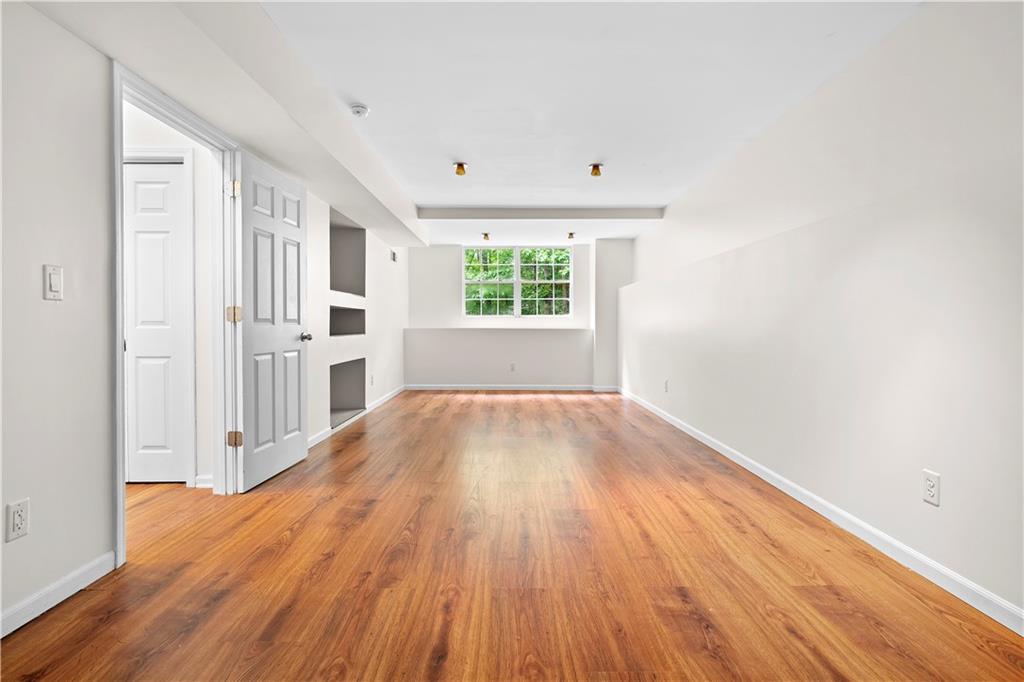 1695 Cedar Hill