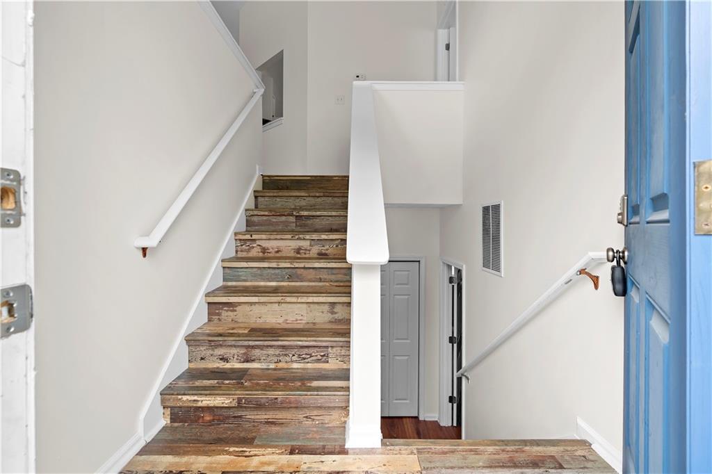 1695 Cedar Hill