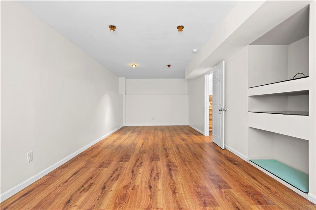 1695 Cedar Hill