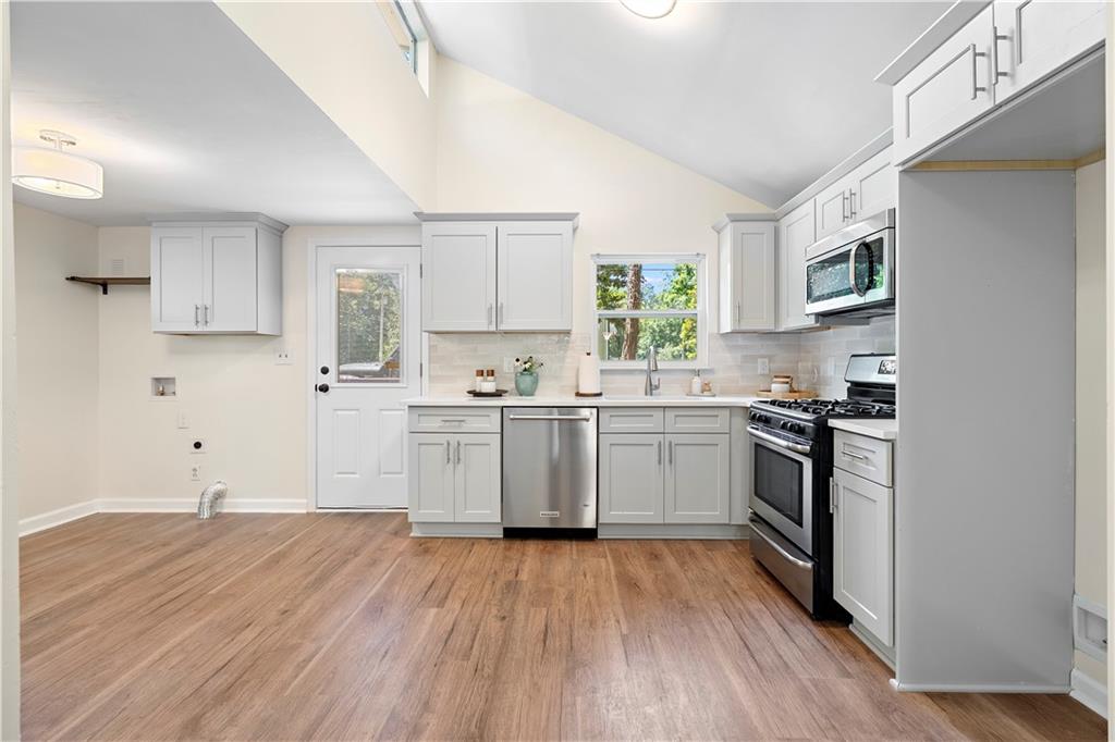4483 Collins Circle