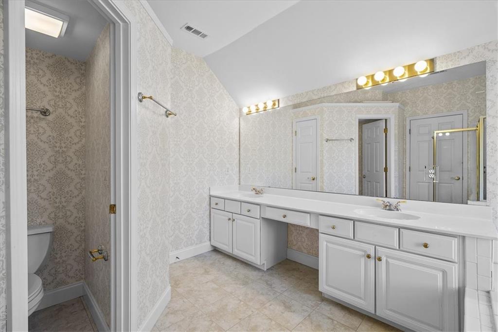 1100 Olde Roswell Grove