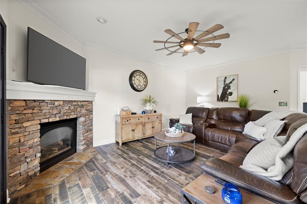 15 Hyalite Road E