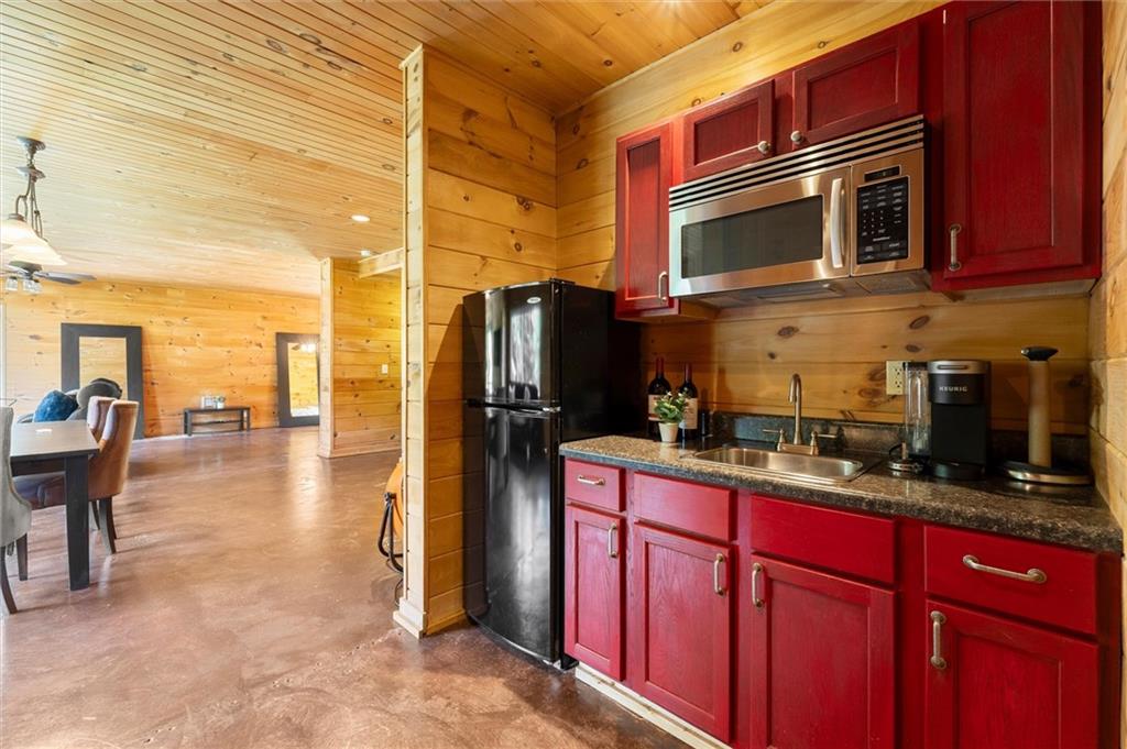 15 Hyalite Road E