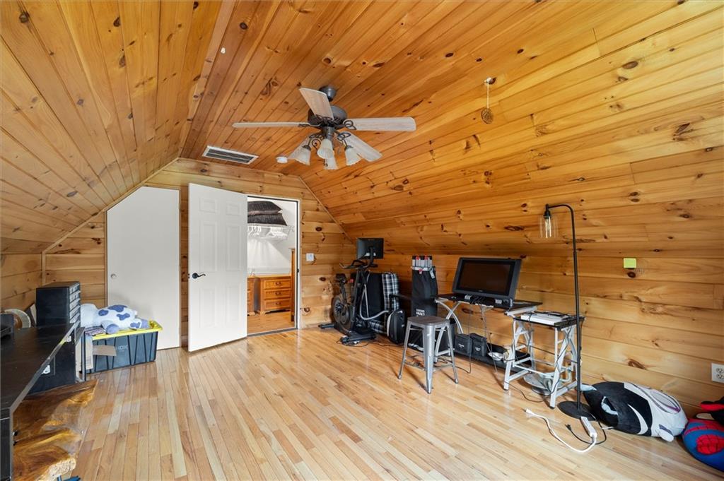 15 Hyalite Road E