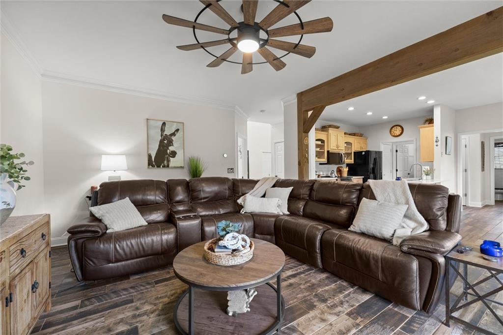 15 Hyalite Road E