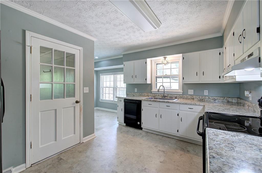 7 Valley Brook Drive SE
