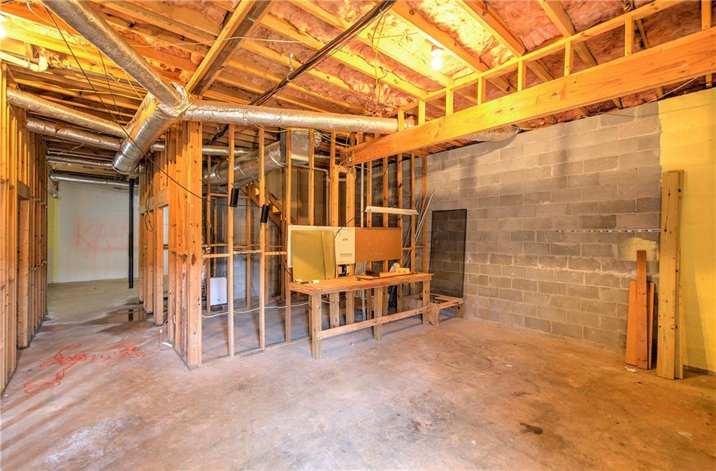 7 Valley Brook Drive SE