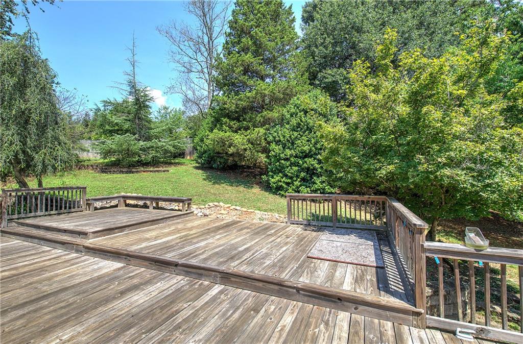 7 Valley Brook Drive SE
