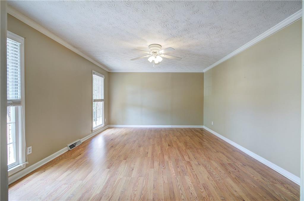 7 Valley Brook Drive SE