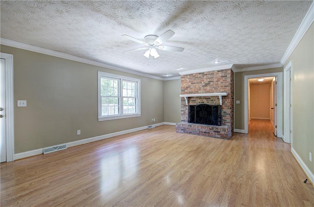 7 Valley Brook Drive SE