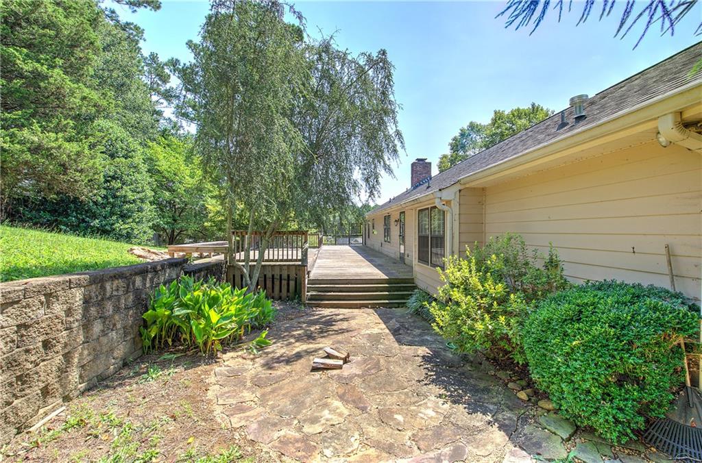 7 Valley Brook Drive SE
