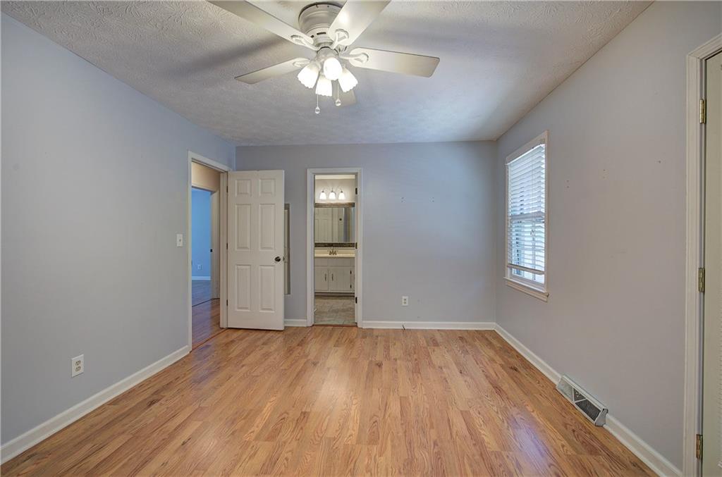 7 Valley Brook Drive SE