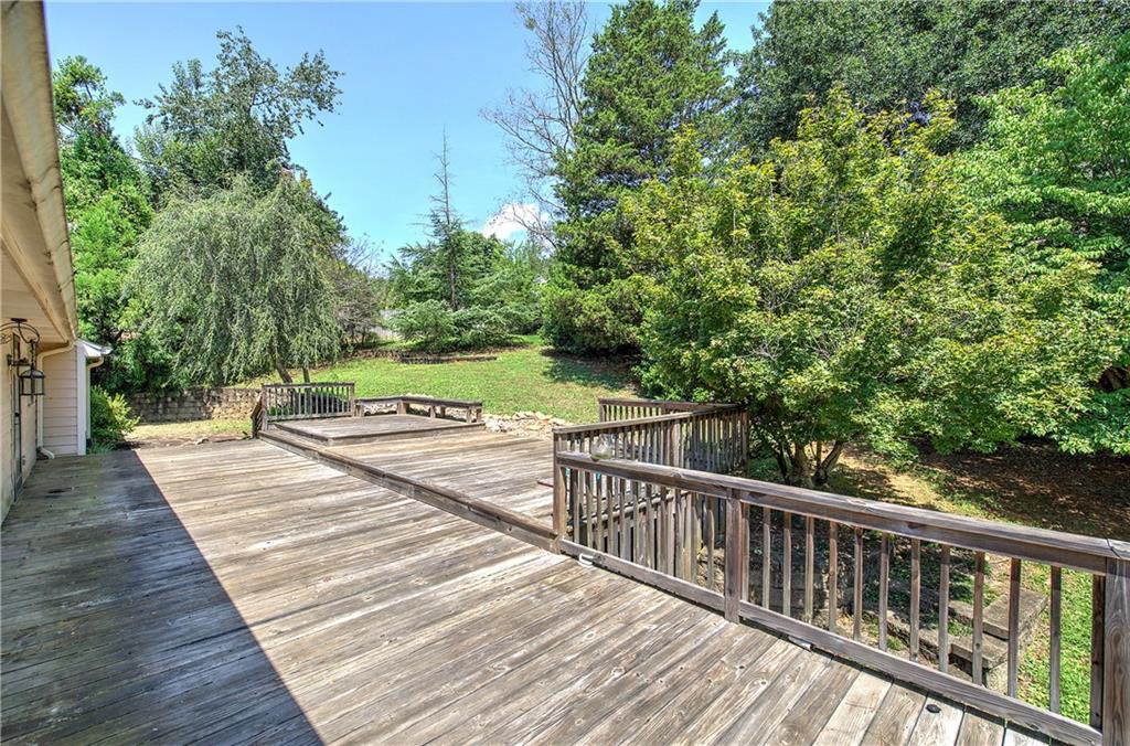 7 Valley Brook Drive SE