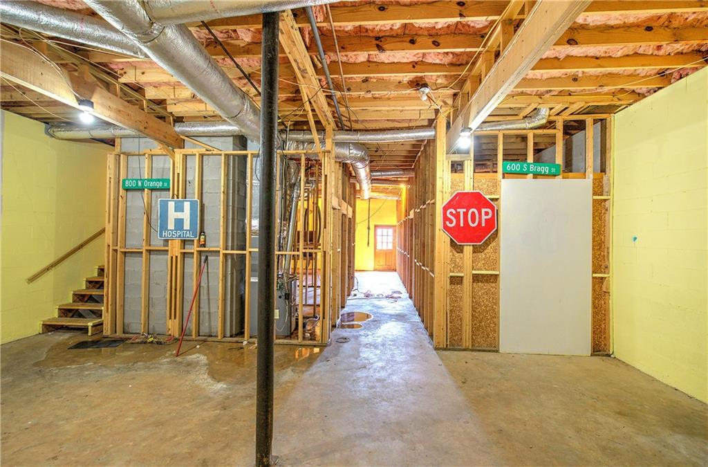 7 Valley Brook Drive SE