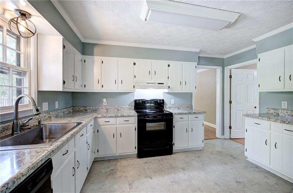 7 Valley Brook Drive SE