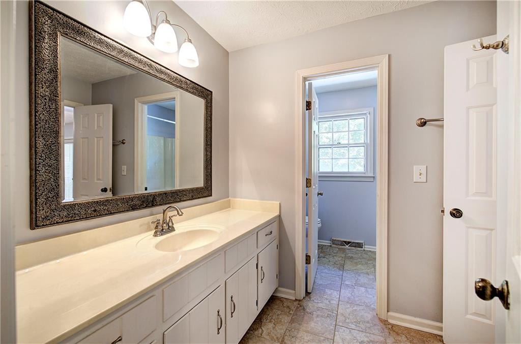7 Valley Brook Drive SE