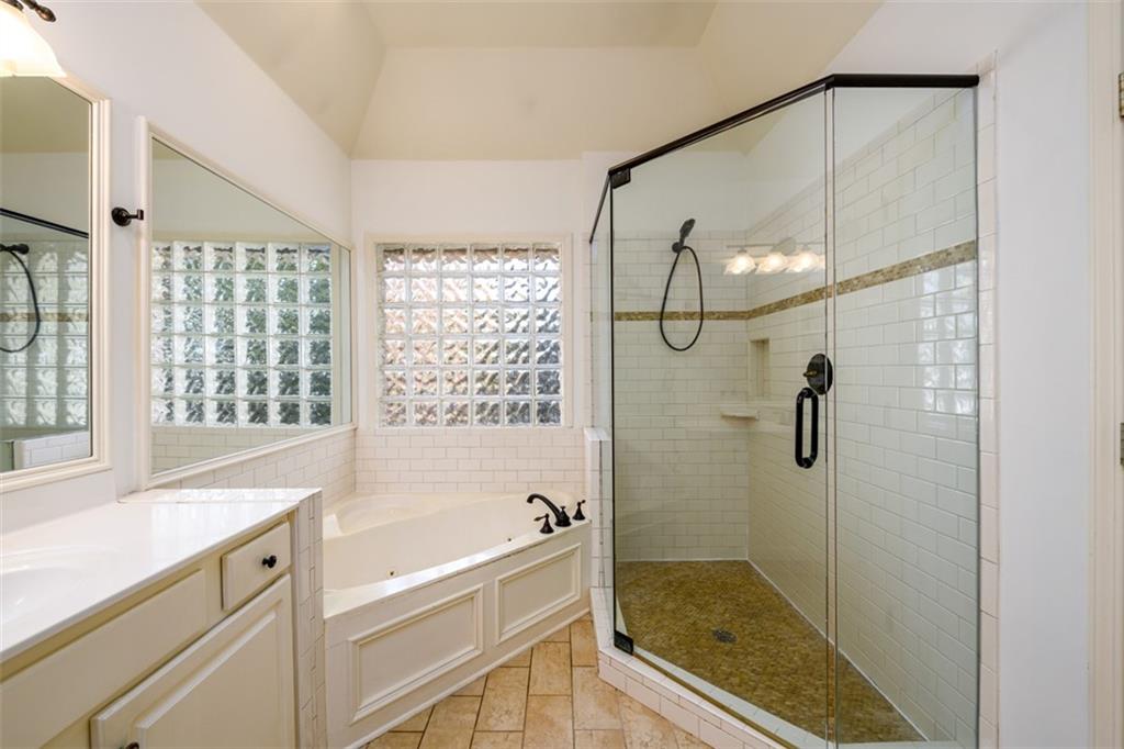 1560 Oak Park Cove