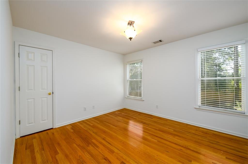 1560 Oak Park Cove