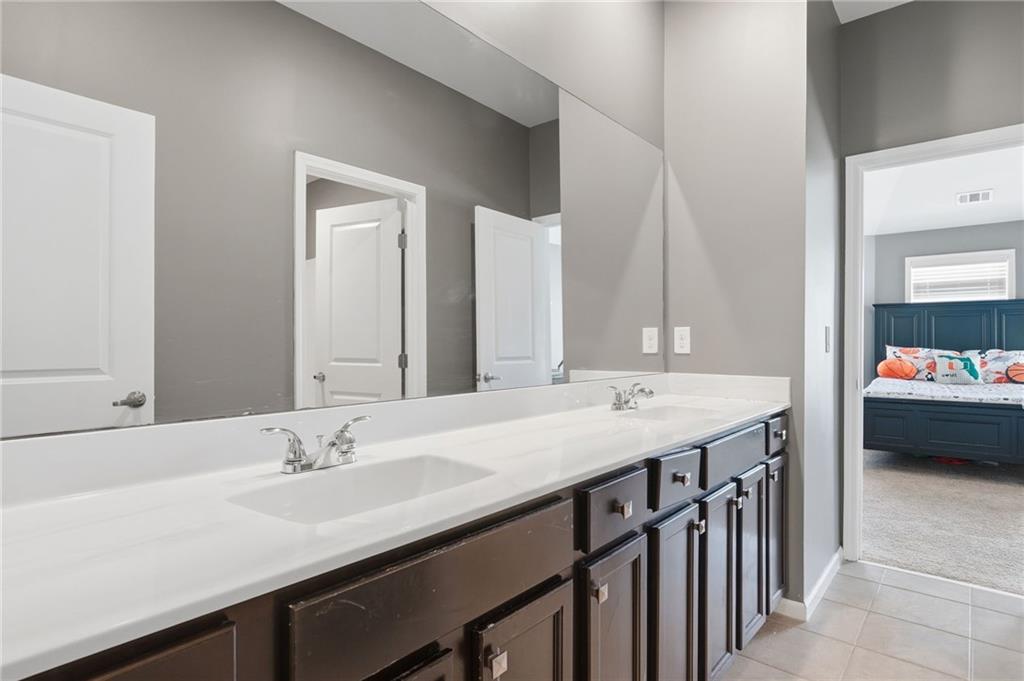 3925 Amberhill Circle