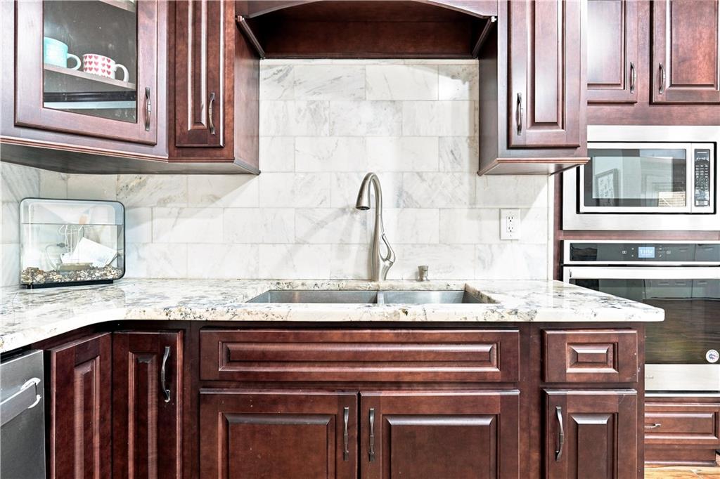 8915 Maple Run Trail
