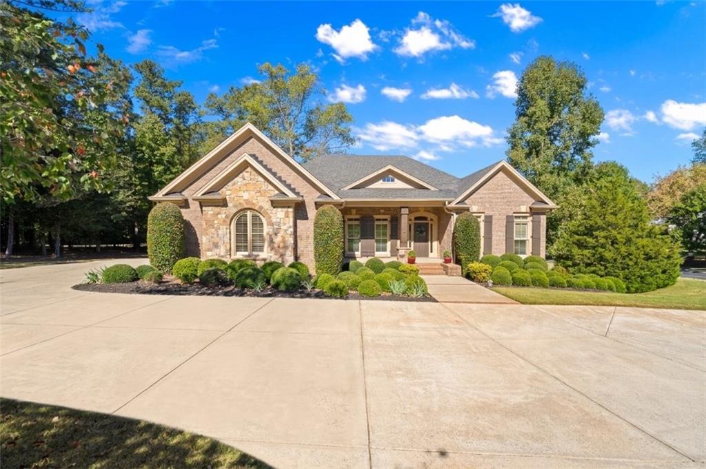 900 Canonero Drive
