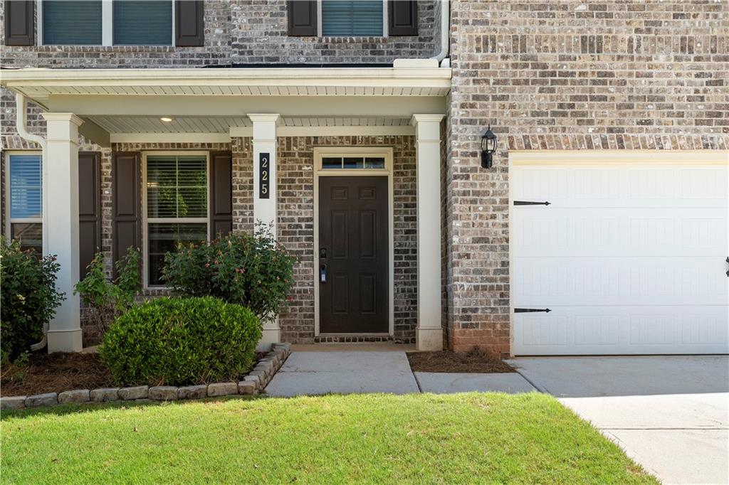 225 Gallant Fox Way