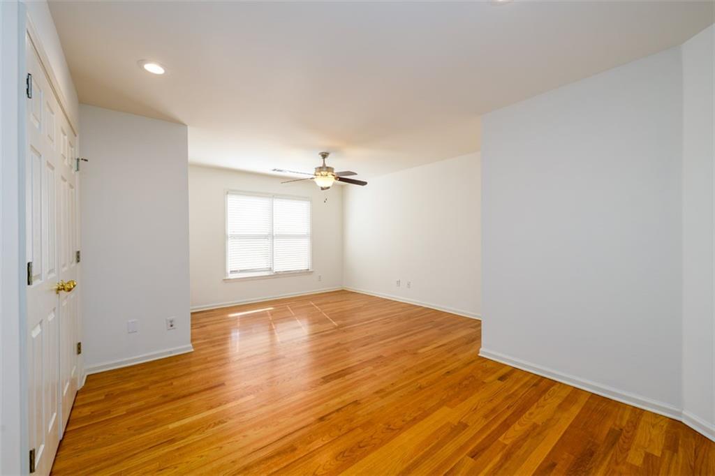 1560 Oak Park Cove