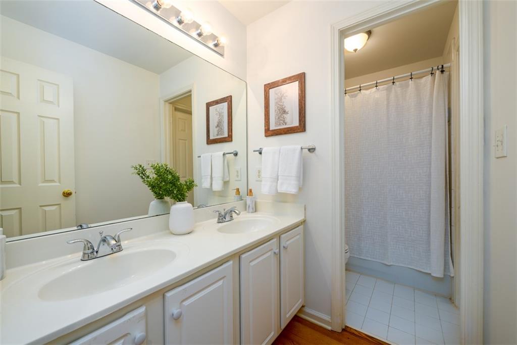 1560 Oak Park Cove