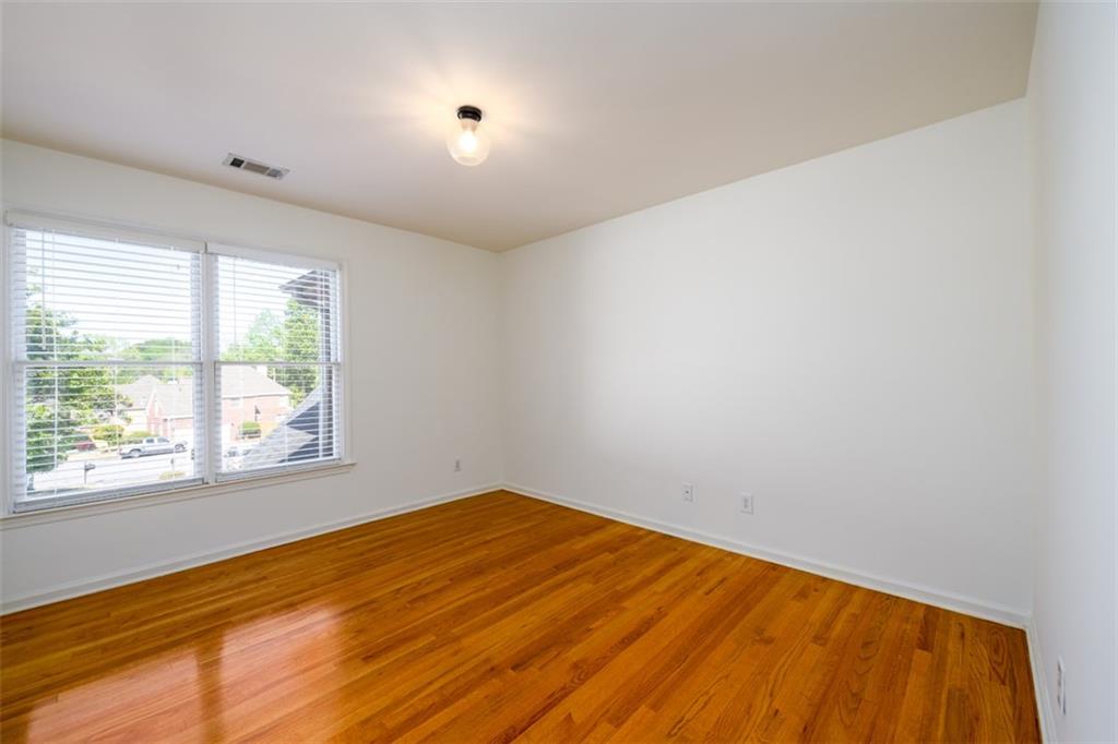 1560 Oak Park Cove