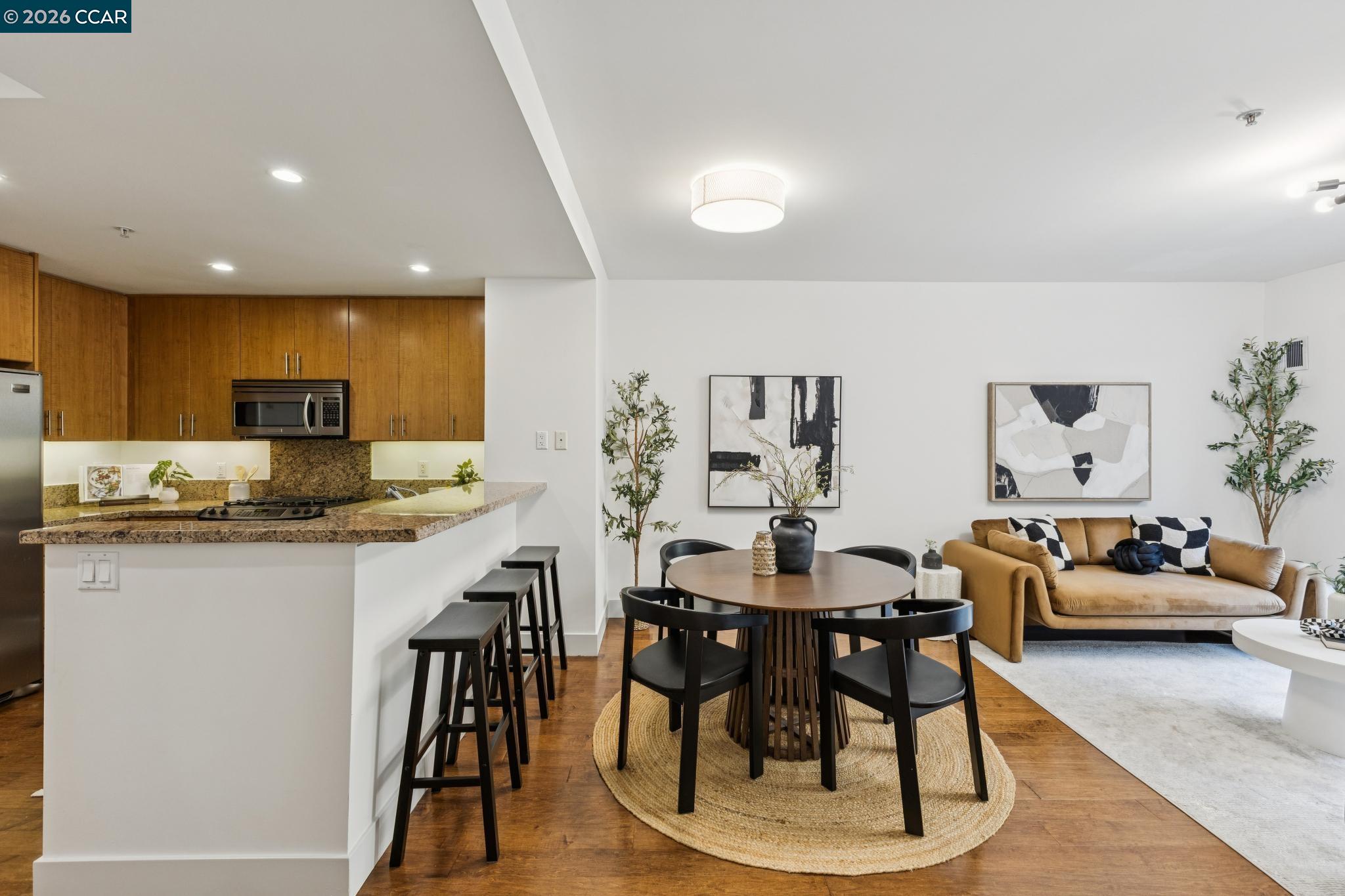 438 W Grand Ave # 432