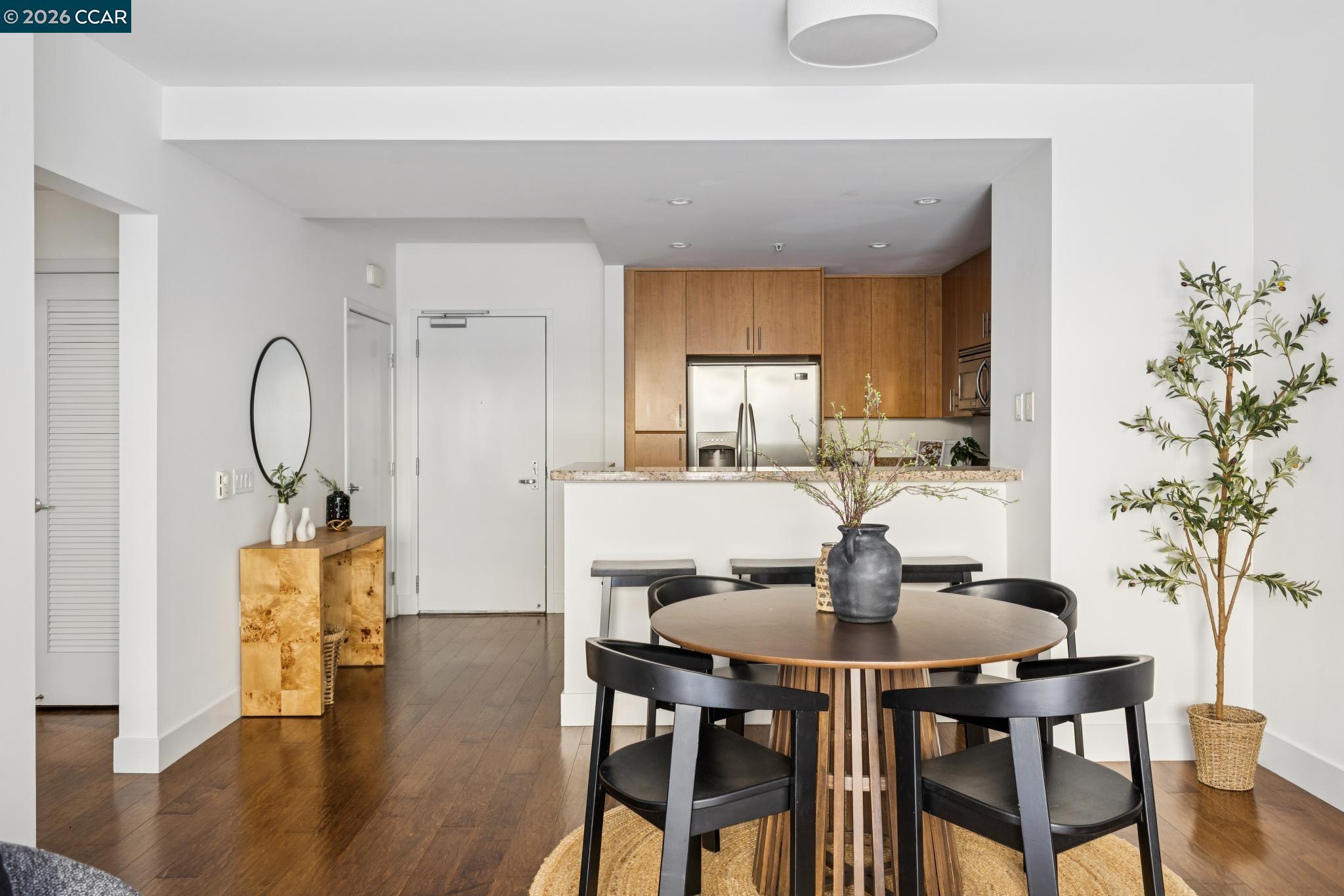 438 W Grand Ave # 432