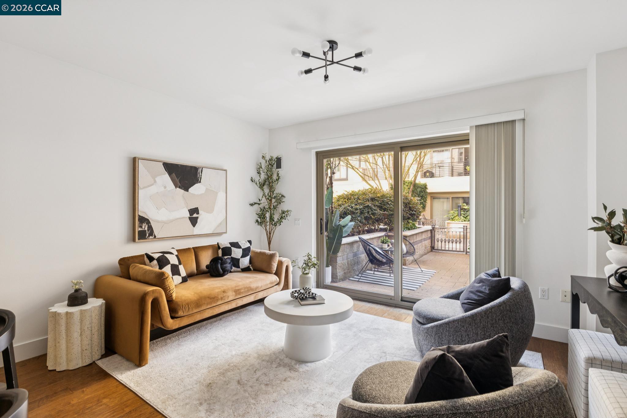 438 W Grand Ave # 432