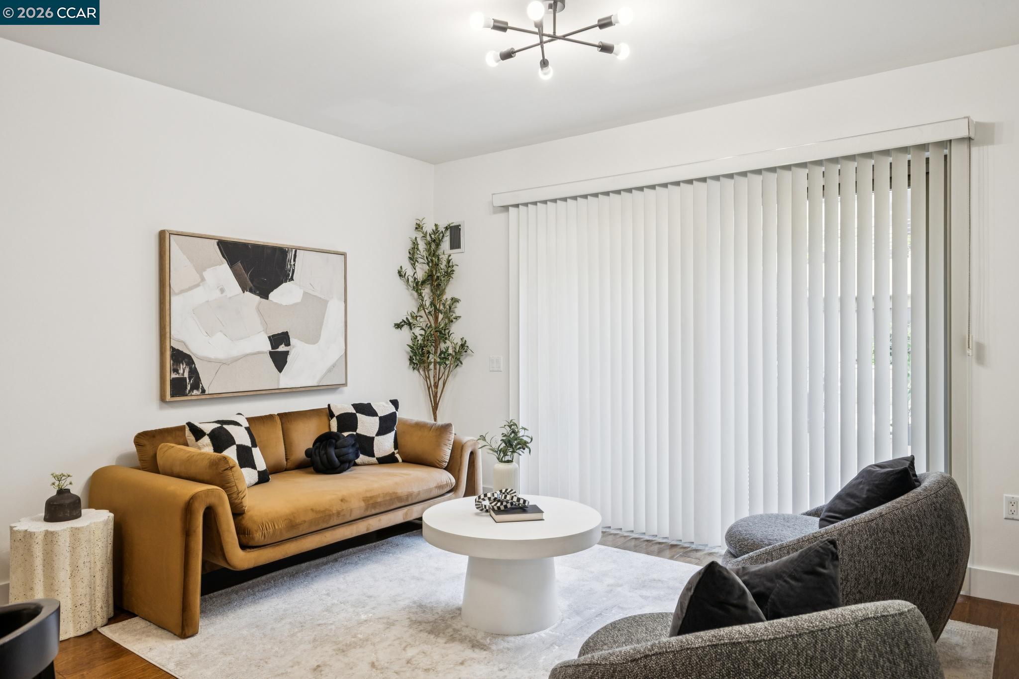 438 W Grand Ave # 432