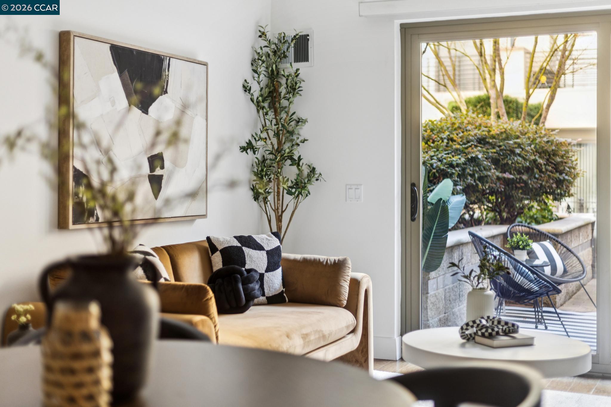 438 W Grand Ave # 432