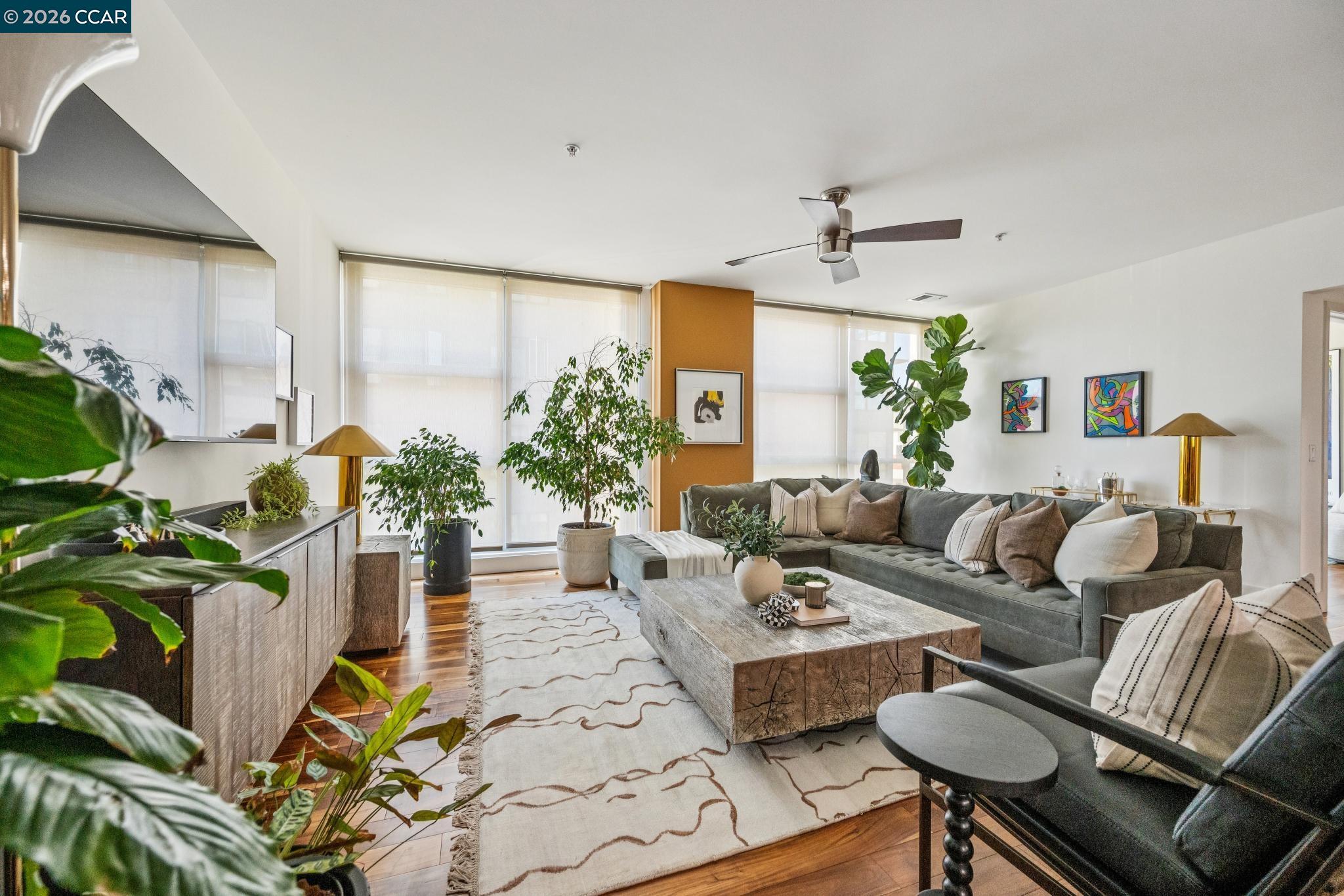 438 W Grand Ave # 405