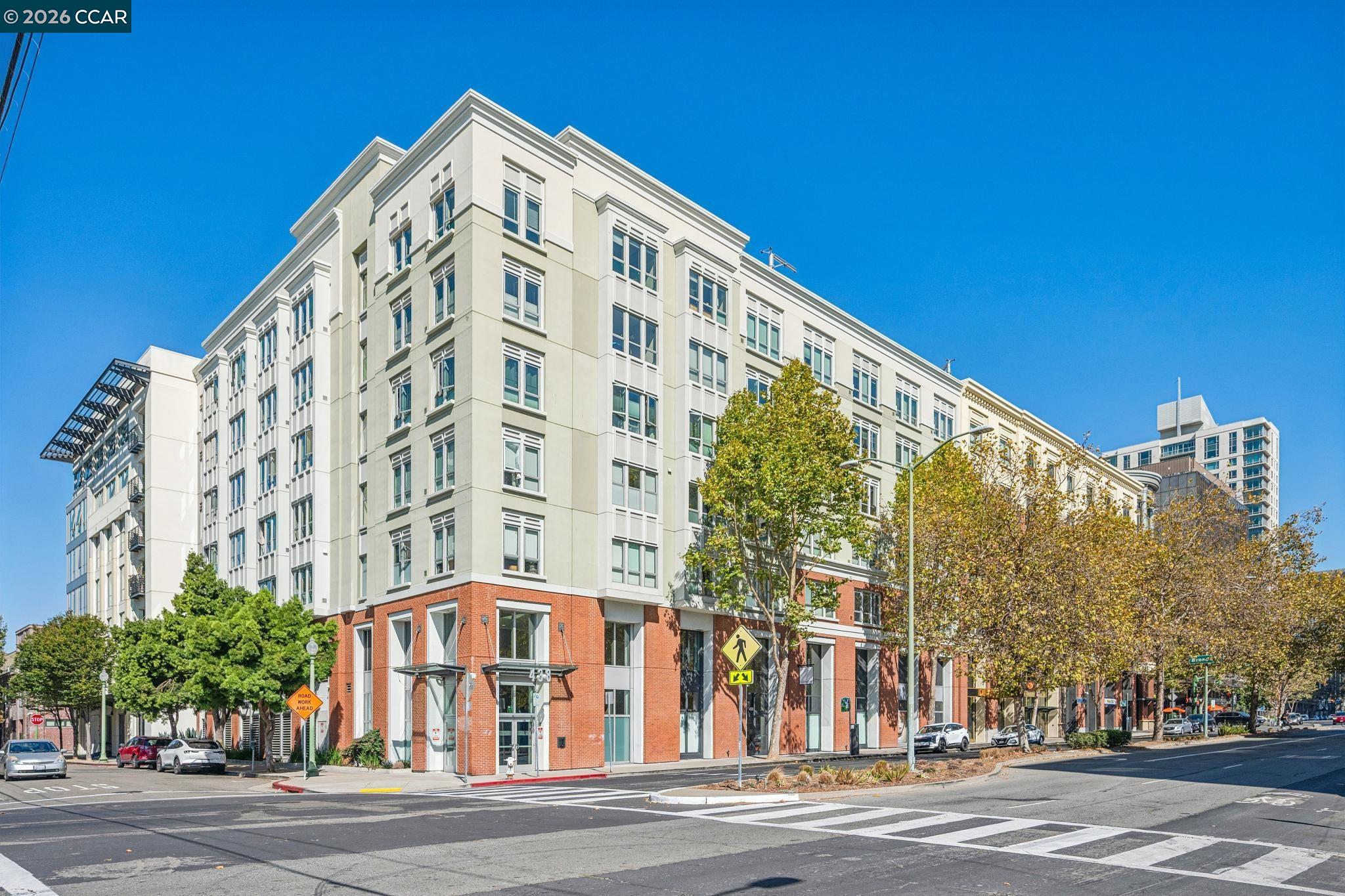 438 W Grand Ave # 405